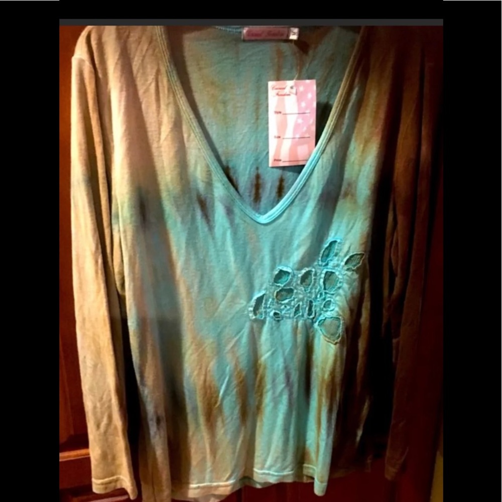 NWT - Casual freedom top - Picture 2 of 15